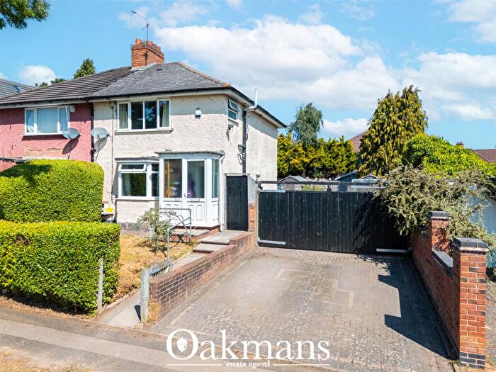 3 Bedroom Semi Detached House For Sale In Beauchamp Road, Birmingham, West Midlands, B13