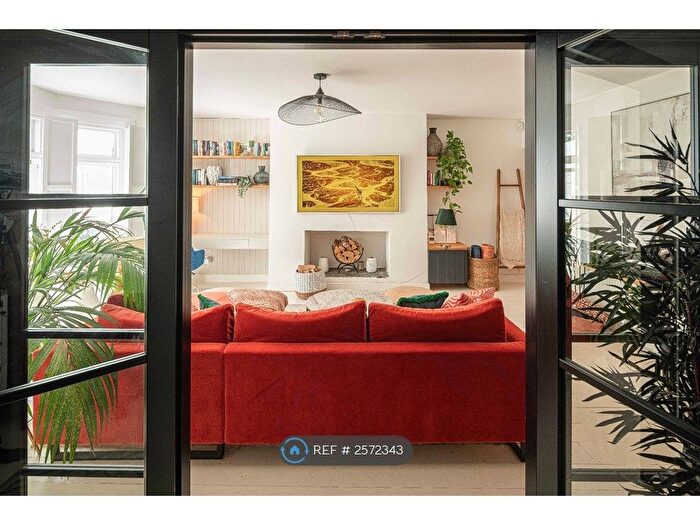 2 Bedroom Flat To Rent In Sinclair Gardens, London, W14