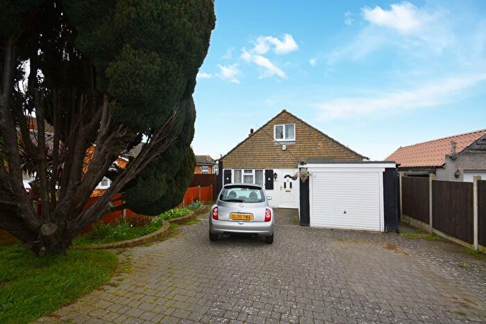 4 Bedroom Detached Bungalow For Sale In Sanspareil Avenue, Minster, ME12