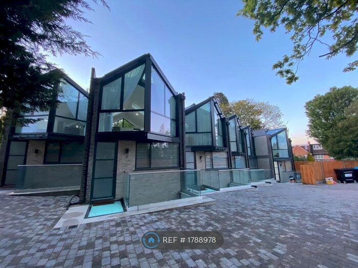 4 Bedroom Terraced House To Rent In Shanti Close, Enfield, EN2