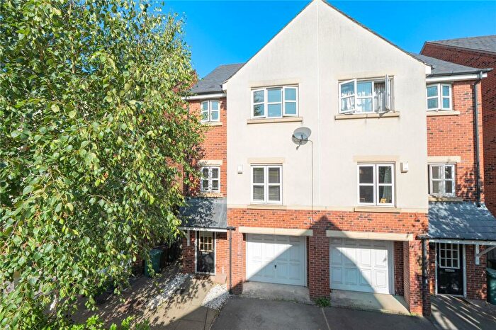 4 Bedroom Semi-Detached House For Sale In Alnwick View, Leeds, West Yorkshire, LS16