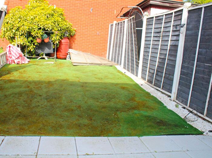 3 Bedroom Town House For Sale In Windrush Road, London, NW10