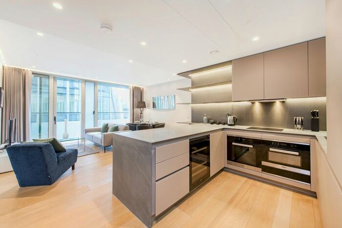 2 Bedroom Flat To Rent In Buckingham Palace Road, London, SW1W