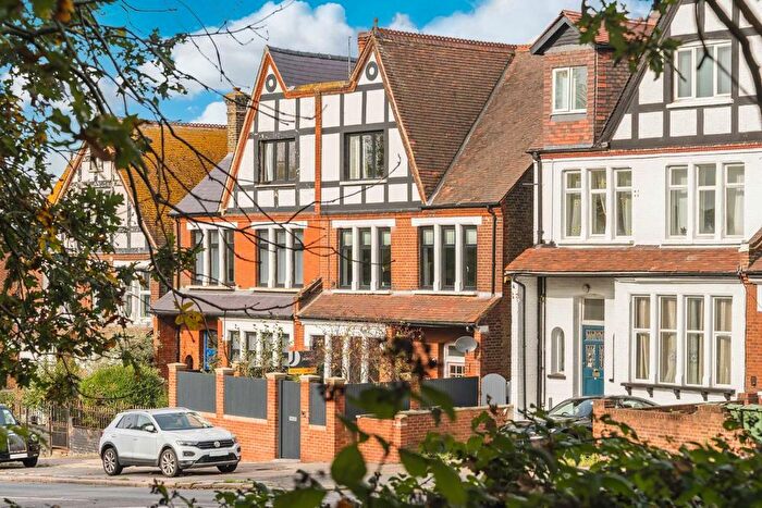 5 Bedroom Semi Detached House For Sale In Streatham Common North, Streatham, SW16