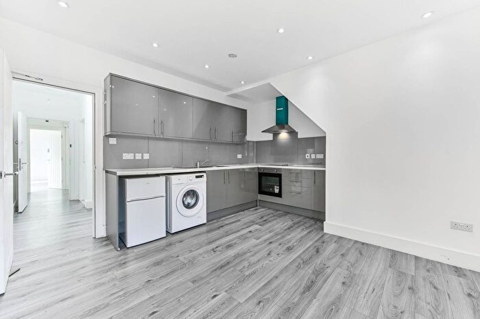 3 Bedroom Flat To Rent In Robert Street, Croydon, CR0