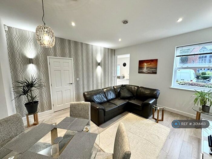 2 Bedroom Flat To Rent In Peveril Drive, Nottingham, NG7