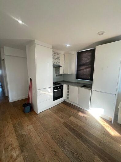 2 Bedroom Flat To Rent In Sunningfields, London, NW4