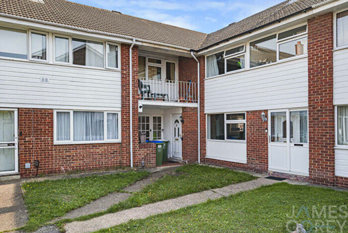 2 Bedroom Flat For Sale In West Woodside, Bexley, DA5