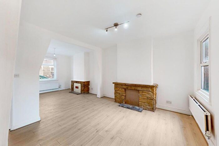 4 Bedroom Flat To Rent In Baronet Grove, Tottenham, N17