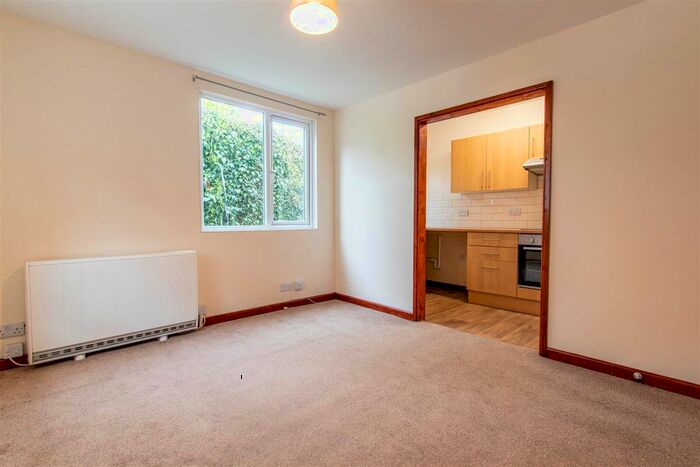 1 Bedroom Flat To Rent In Fore Street, Liskeard, PL14