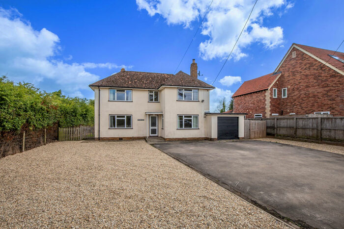 3 Bedroom Detached House For Sale In Lea Top, SN15