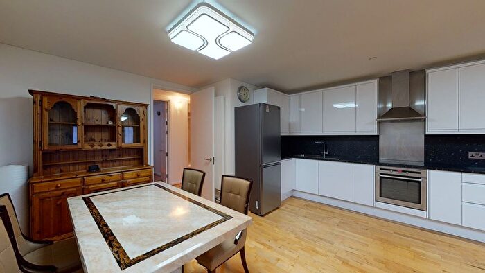 2 Bedroom Flat To Rent In Farnsworth Court, West Parkside, London, SE10