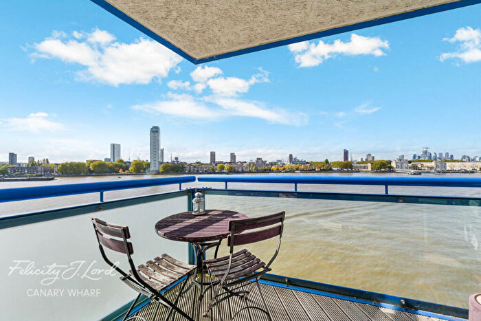 2 Bedroom Apartment For Sale In Nova Building, Newton Place, London, E14