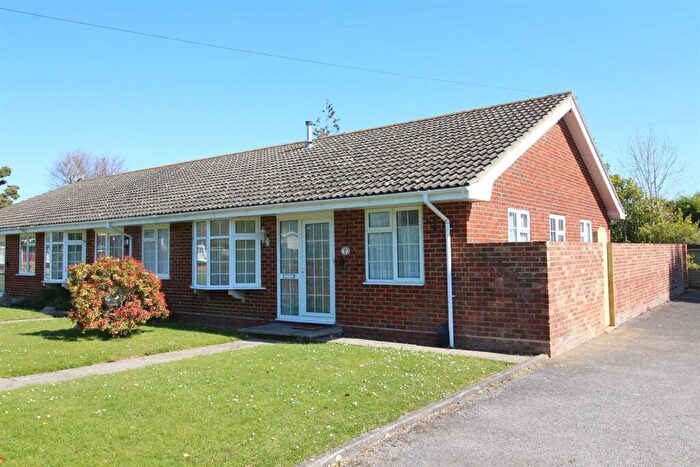 2 Bedroom Bungalow For Sale In Shenstone Court, Barton Court Road, New Milton, Hampshire, BH25