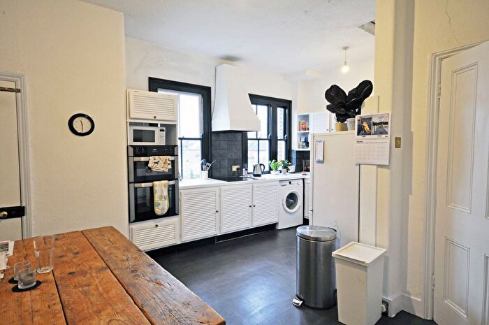 3 Bedroom Flat To Rent In Cowley Mansions, Mortlake High Street, Mortlake, SW14