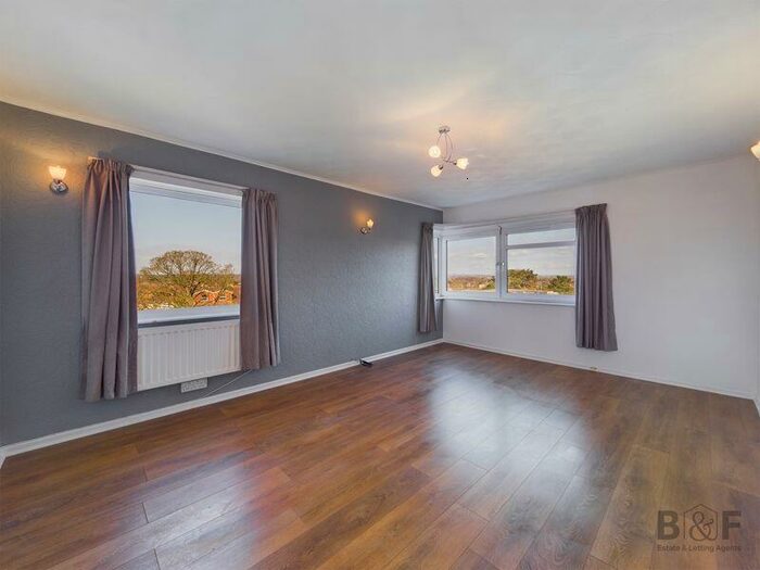 1 Bedroom Apartment To Rent In Overnhill Court Downend, BS16