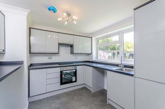 2 Bedroom Flat To Rent In Badminton Close, Northolt, UB5