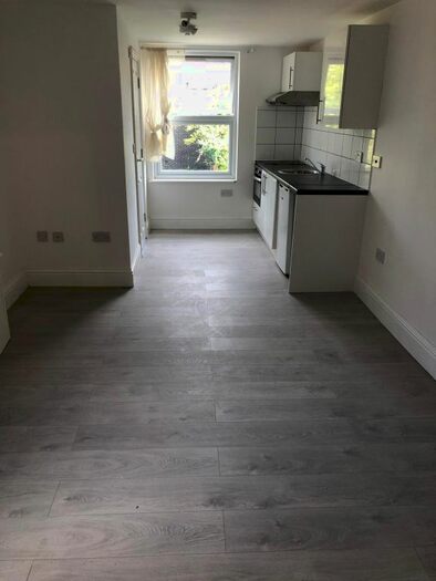 Studio To Rent In Lordsmead Road, London, N17