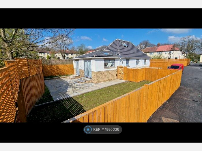 3 Bedroom Bungalow To Rent In Redesdale Place, Leeds, LS16