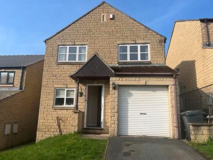 3 Bedroom Detached House To Rent In Heath Lea, Well Head, Halifax, HX1