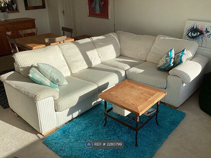 2 Bedroom Flat To Rent In Wray Common Road, Reigate, RH2