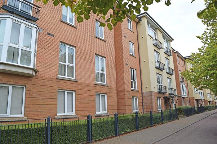 2 Bedroom Apartment For Sale In Vellacott Close, Cardiff, CF10