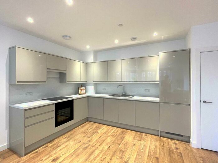 2 Bedroom Flat To Rent In Perrymount Road, Haywards Heath, RH16