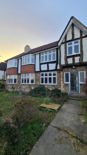 3 Bedroom Flat To Rent In The Knoll, Beckenham, Kent, BR3