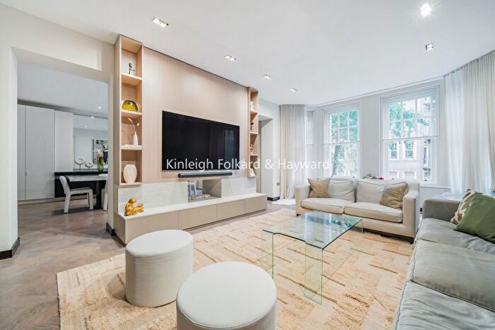 3 Bedroom Flat To Rent In Oakwood Court, London, W14