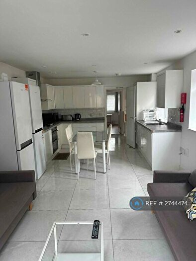 5 Bedroom Semi-Detached House To Rent In London Road, Oxford, OX3