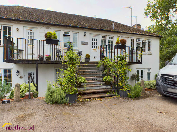 1 Bedroom Flat To Rent In Overthorpe, Banbury, OX17