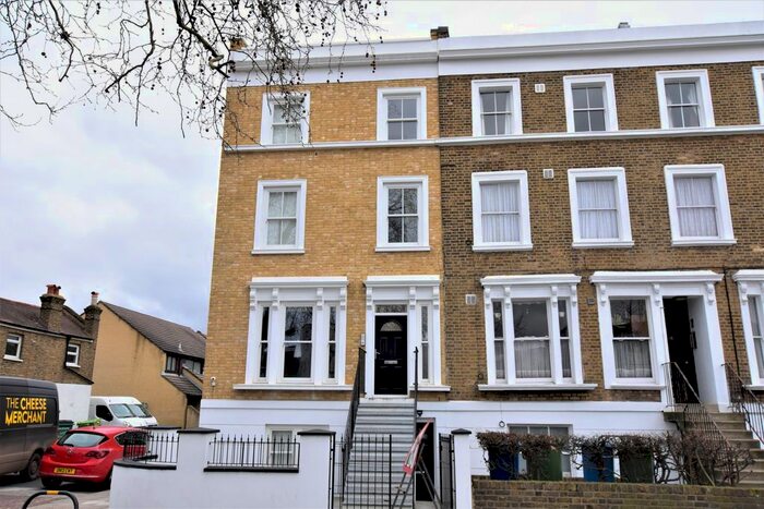 3 Bedroom Flat To Rent In Nunhead Green, Peckham, SE15
