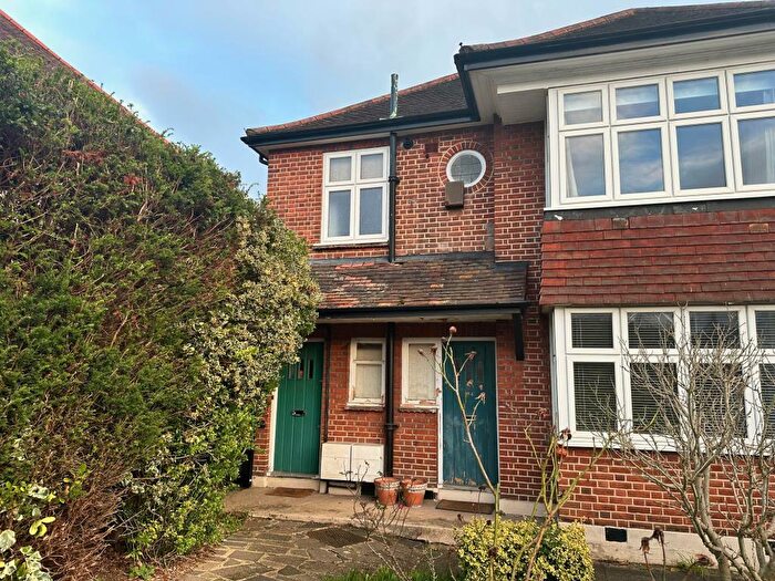 3 Bedroom Apartment To Rent In Bedford Avenue, , Barnet, EN5