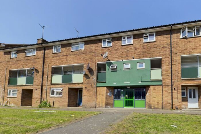 3 Bedroom Flat To Rent In South Oval, Northampton, NN5