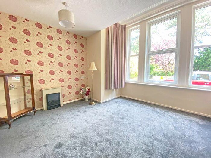 1 Bedroom Flat For Sale In Hucclecote Lodge, Hucclecote Road, Gloucester, GL3