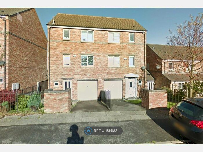 4 Bedroom Terraced House To Rent In Village Heights, Gateshead, NE8