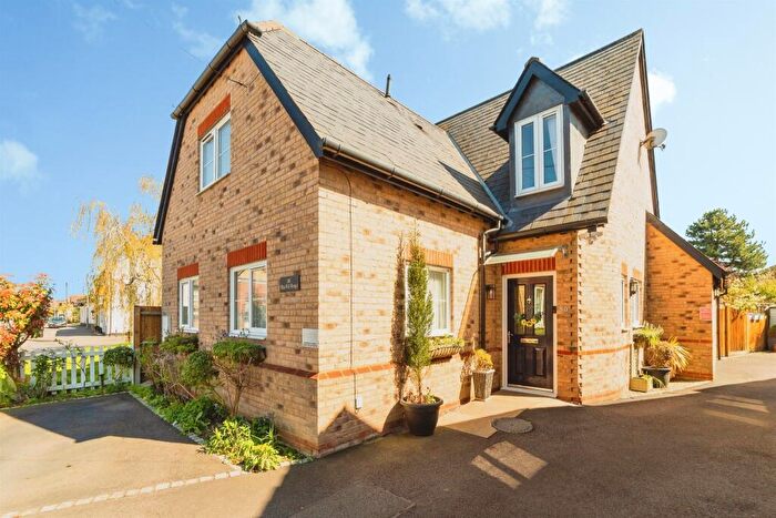 4 Bedroom Detached House For Sale In High Street, Arlesey, SG15