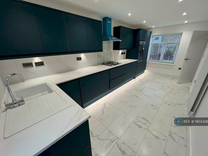 3 Bedroom Terraced House To Rent In Varden Croft, Birmingham, B5