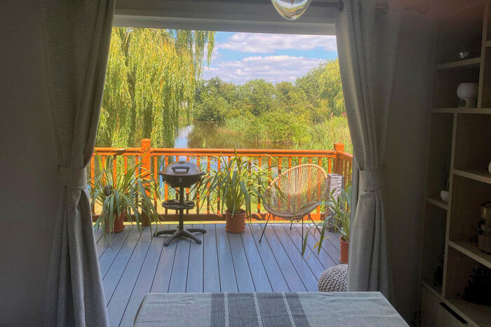 2 Bedroom Park Home For Sale In Bedford Bank, Wisbech, PE14