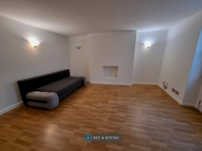 1 Bedroom Flat To Rent In Basement, London, WC1N
