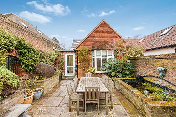 2 Bedroom Property To Rent In Church Road, London, SW19