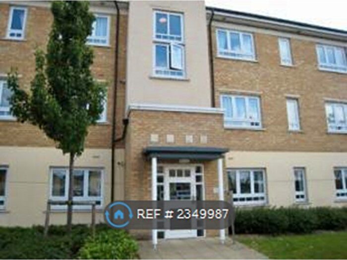 2 Bedroom Flat To Rent In Elvedon Road, Feltham, TW13
