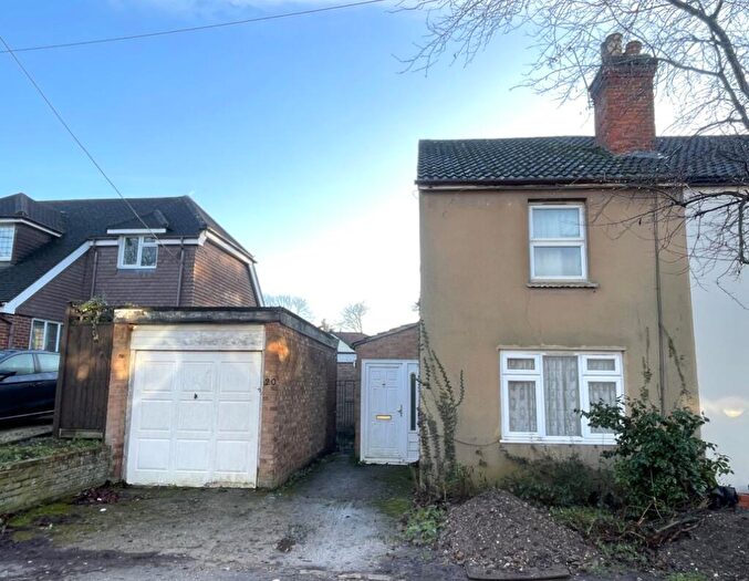 3 Bedroom Semi-Detached House For Sale In New Road, Sandhurst, GU47