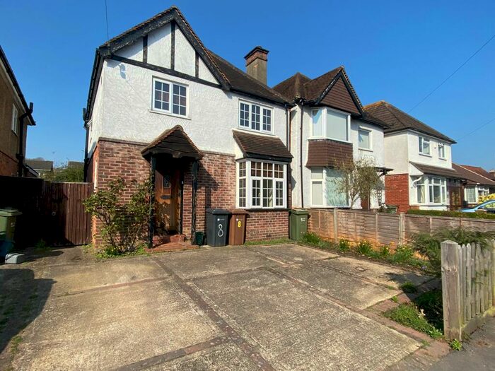 4 Bedroom Detached House To Rent In Beckingham Road, Guildford, Surrey, GU2