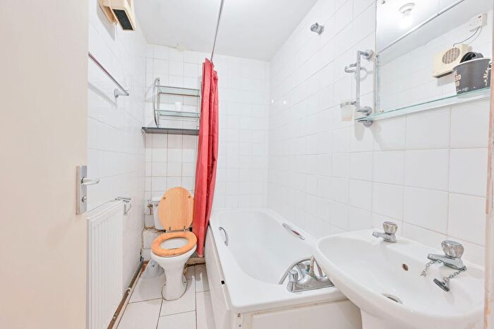 Studio To Rent In Ebury Bridge Road, Pimlico, London, SW1W