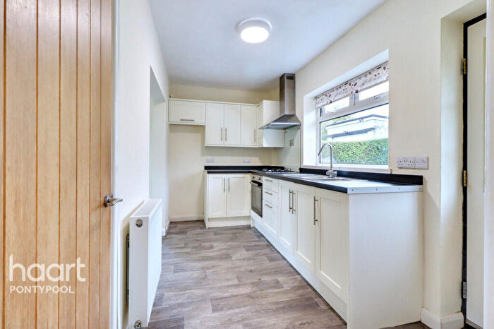 3 Bedroom Semi Detached House For Sale In The Avenue, Pontypool, NP4