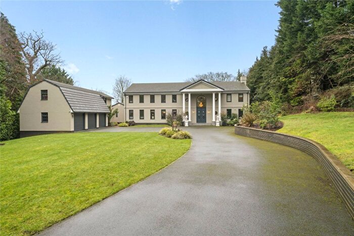 3 Bedroom Detached House To Rent In East Road, Weybridge, Surrey, KT13