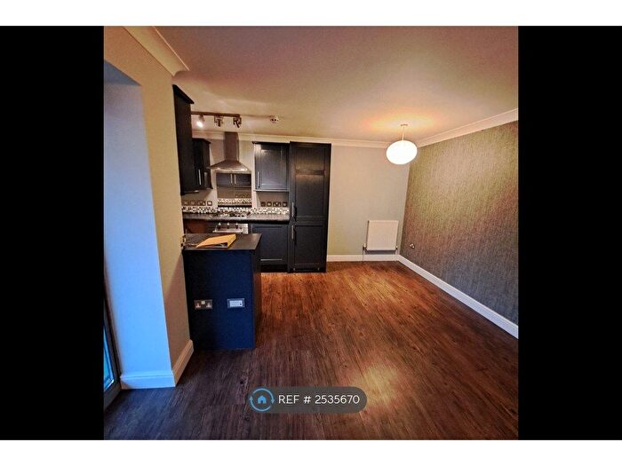 2 Bedroom Flat To Rent In Dorchester Court, Yeovil, BA20