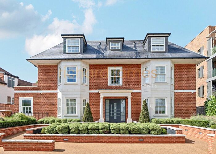 3 Bedroom Flat For Sale In Tenterden Grove, London, NW4