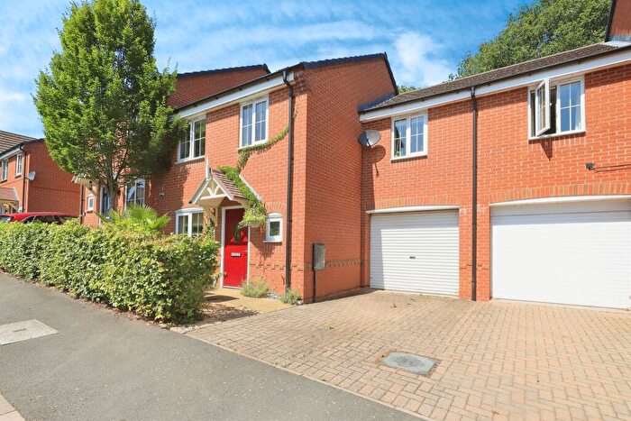 3 Bedroom Link Detached House For Sale In Brooklands Drive, Kidderminster, DY11